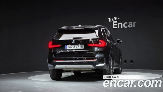 BMW X1 xDrive 20i xLine — пробег 35 771 км — фото 4 из 5