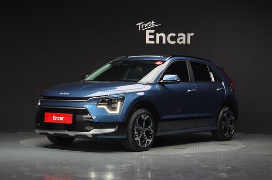 Kia Niro Signature — пробег 676 км — фото 1 из 5