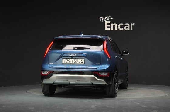 Kia Niro Signature — пробег 676 км — фото 4 из 5