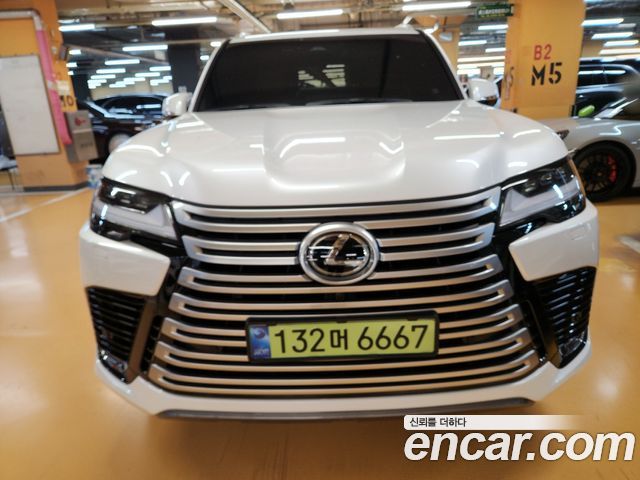 Lexus LX 700h VIP — пробег 21 000 км — фото 1 из 5