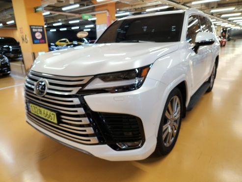 Lexus LX 700h VIP — пробег 21 000 км — фото 2 из 5