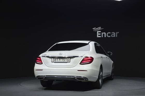 Mercedes-Benz E-Class E300 Avantgarde — пробег 105 667 км — фото 4 из 5