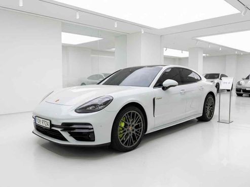 Porsche Panamera 2.9 AWD E-Hybrid — пробег 33 000 км — фото 1 из 5