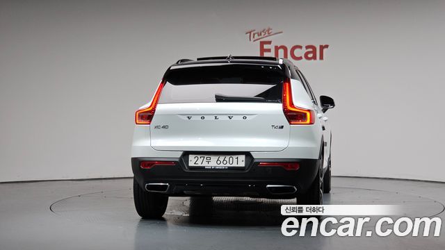 Volvo XC40 T4 R-Design — пробег 46 947 км — фото 4 из 5