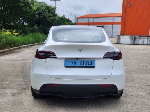 Tesla Model Y RWD — пробег 25 000 км — фото 4 из 5