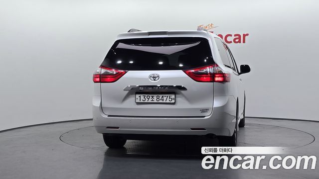 Toyota Sienna 3.5 AWD — пробег 81 313 км — фото 4 из 5