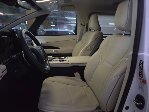 Lexus LM 500h Executive — пробег 2 804 км — фото 4 из 5