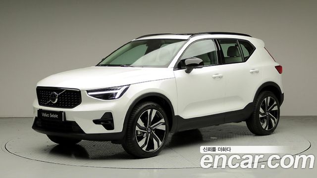 Volvo XC40 B4 Ultra Dark — пробег 5 096 км — фото 1 из 5