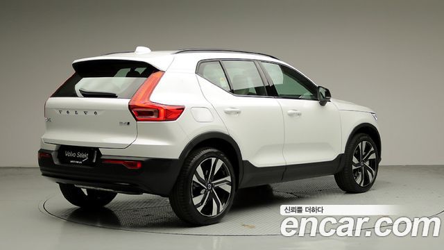 Volvo XC40 B4 Ultra Dark — пробег 5 096 км — фото 4 из 5