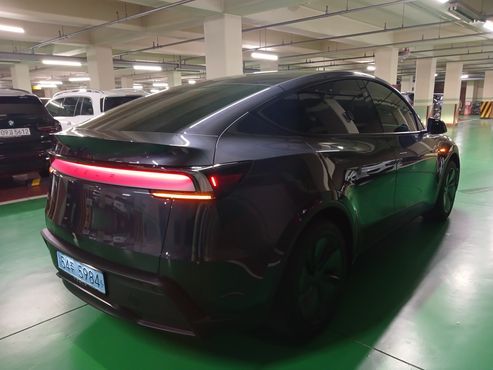 Tesla Model Y Premium RWD — пробег 651 км — фото 4 из 5