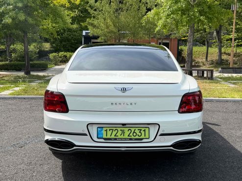 Bentley Flying Spur 4.0 S — пробег 16 000 км — фото 4 из 5