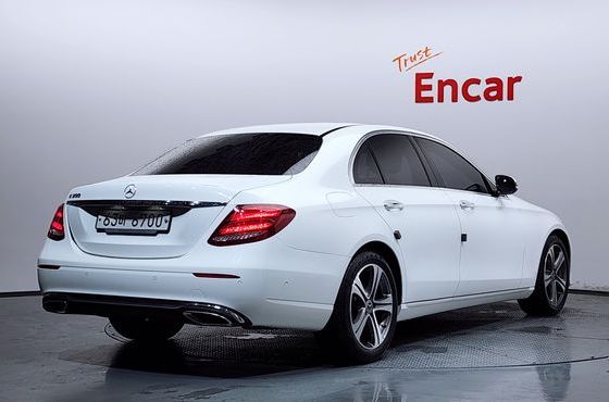 Mercedes-Benz E-Class E300 Avantgarde — пробег 57 243 км — фото 2 из 5