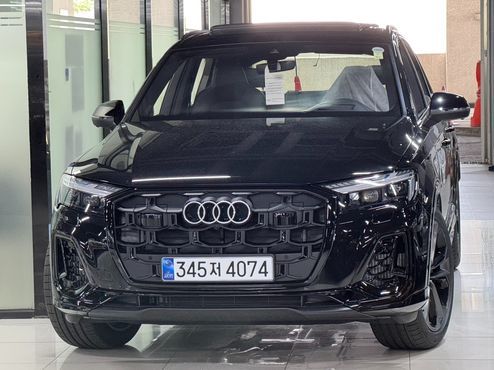 Audi Q7 55 TFSI Quattro Premium — пробег 12 км — фото 1 из 5