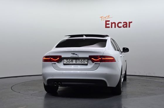 Jaguar XE 20d R-Sport — пробег 124 726 км — фото 4 из 5
