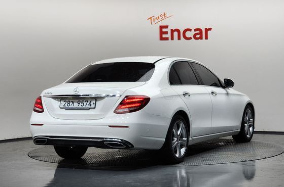 Mercedes-Benz E-Class E220d Avantgarde — пробег 60 473 км — фото 2 из 5