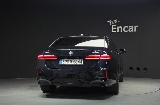 BMW 5-Series 530i xDrive — пробег 10 949 км — фото 4 из 5