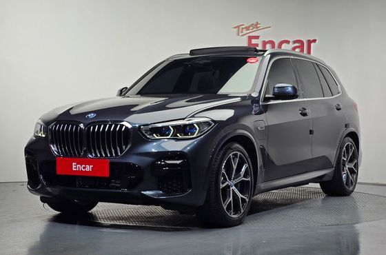 BMW X5 xDrive 45e M Sport — пробег 50 026 км — фото 1 из 5