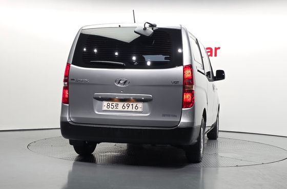 Hyundai Starex Van 5-Seater Style — пробег 15 830 км — фото 4 из 5