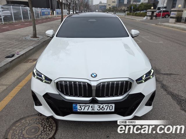 BMW 5-Series 520i M Sport — пробег 1 310 км — фото 1 из 5
