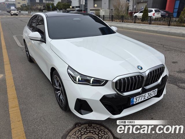BMW 5-Series 520i M Sport — пробег 1 310 км — фото 2 из 5