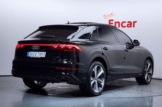 Audi Q8 55 TFSI Quattro Premium — пробег 2 182 км — фото 2 из 5