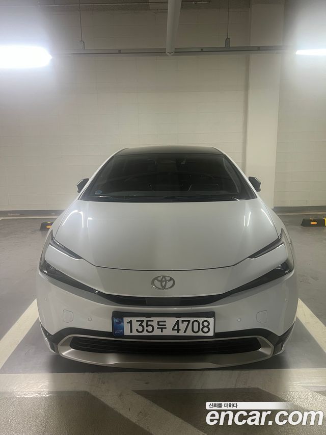 Toyota Prius 2.0 PHEV XSE — пробег 9 300 км — фото 3 из 5
