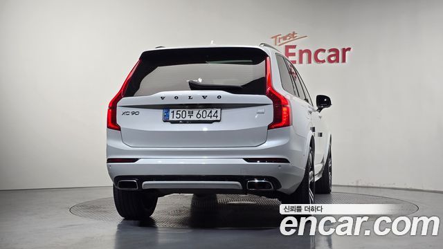 Volvo XC90 T8 R-Design Hybrid — пробег 174 328 км — фото 4 из 5