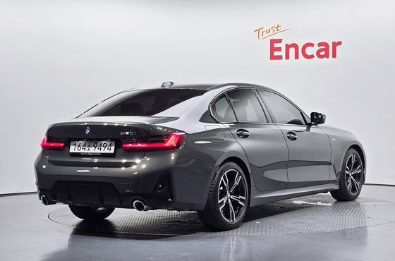 BMW 3-Series 320i M Sport — пробег 4 535 км — фото 2 из 5