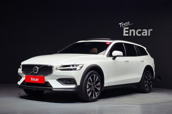 Volvo V60 B5 Ultra AWD — пробег 2 844 км — фото 1 из 5