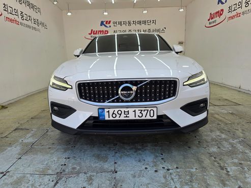 Volvo V60 B5 Pro AWD — пробег 73 343 км — фото 2 из 5