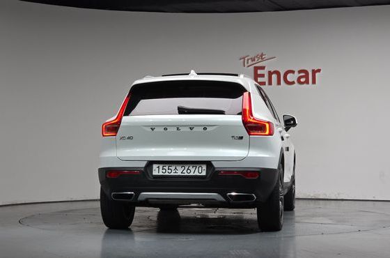 Volvo XC40 T4 Inscription — пробег 74 985 км — фото 4 из 5