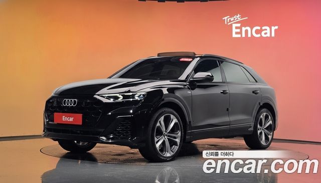 Audi Q8 55 TFSI Quattro Premium — пробег 28 305 км — фото 1 из 5