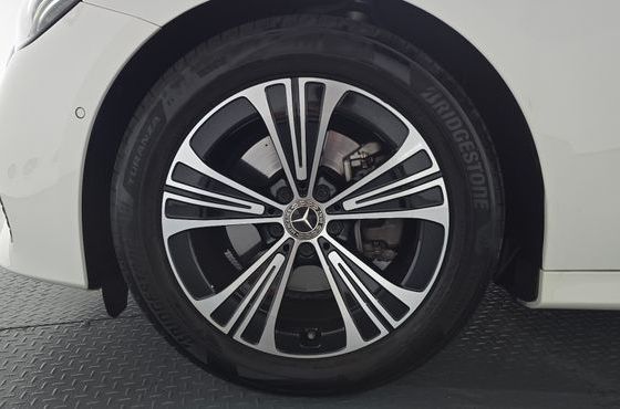 Mercedes-Benz E-Class E200 Avantgarde — пробег 13 766 км — фото 5 из 5