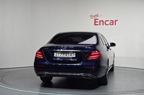 Mercedes-Benz E-Class E300 Avantgarde — пробег 70 641 км — фото 4 из 5