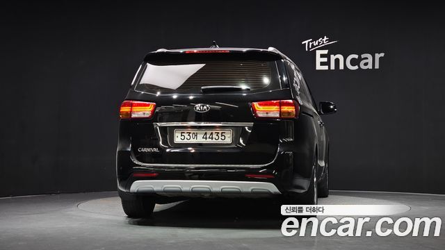 Kia Carnival из Кореи Encar
