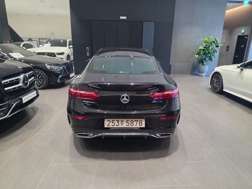 Mercedes-Benz E-Class E300d 4MATIC Coupe — пробег 71 301 км — фото 4 из 5