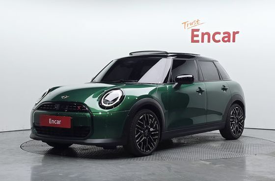 Mini Cooper 5 Door Favoured — пробег 25 285 км — фото 1 из 5