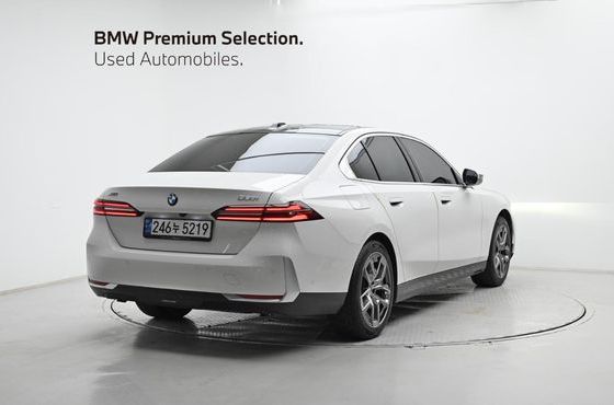 BMW 5-Series 530i xDrive — пробег 35 941 км — фото 2 из 5