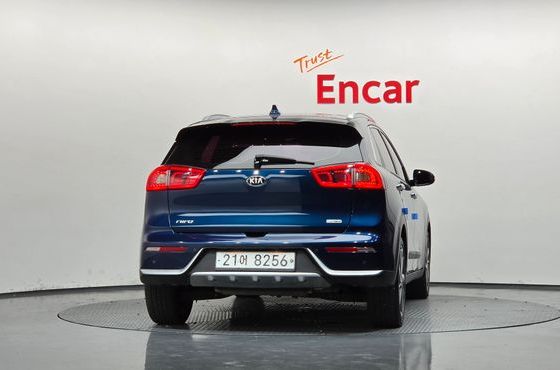 Kia Niro Prestige — пробег 165 095 км — фото 4 из 5