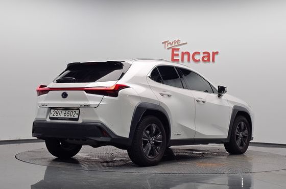 Lexus UX 2.0 2WD — пробег 87 726 км — фото 2 из 5