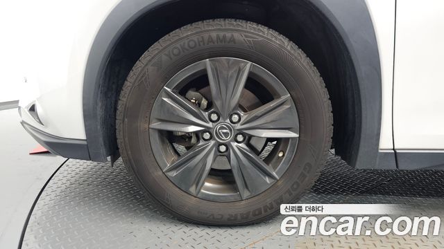 Lexus UX 2.0 2WD — пробег 87 726 км — фото 5 из 5