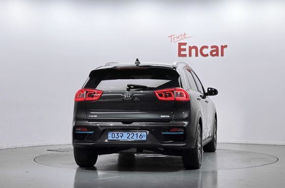 Kia Niro Prestige — пробег 29 284 км — фото 4 из 5