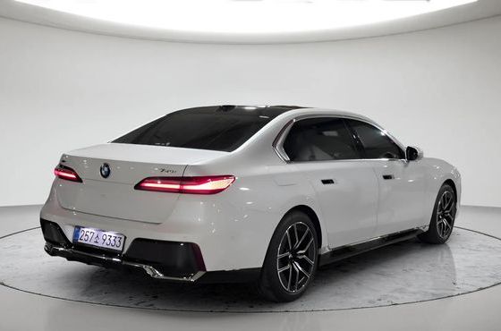 BMW 7-Series 740i xDrive M Sport Limited — пробег 605 км — фото 2 из 5