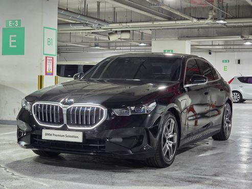 BMW 5-Series 530e — пробег 31 310 км — фото 1 из 5