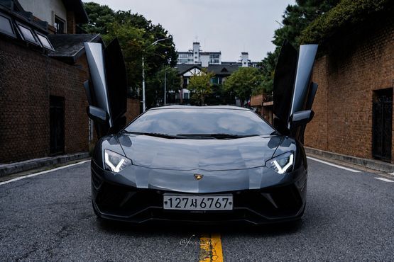 Lamborghini Aventador S LP740-4 Roadster — пробег 13 500 км — фото 1 из 5
