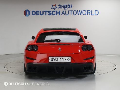 Ferrari GTC4 Lusso T 3.9 V8 — пробег 31 200 км — фото 4 из 5