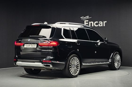 BMW X7 xDrive 40i Design Pure Excellence 7-Seater — пробег 86 655 км — фото 2 из 5