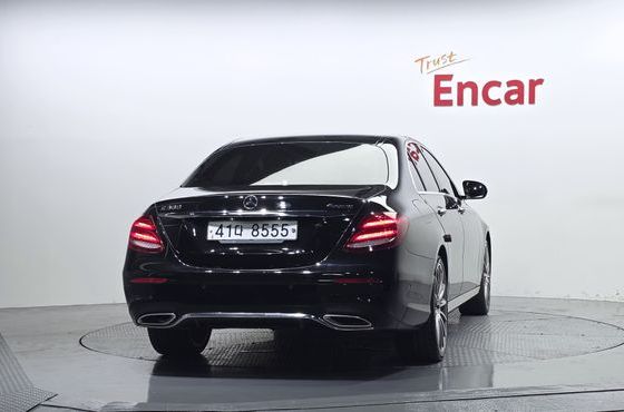 Mercedes-Benz E-Class E300 4MATIC AMG Line — пробег 122 446 км — фото 4 из 5