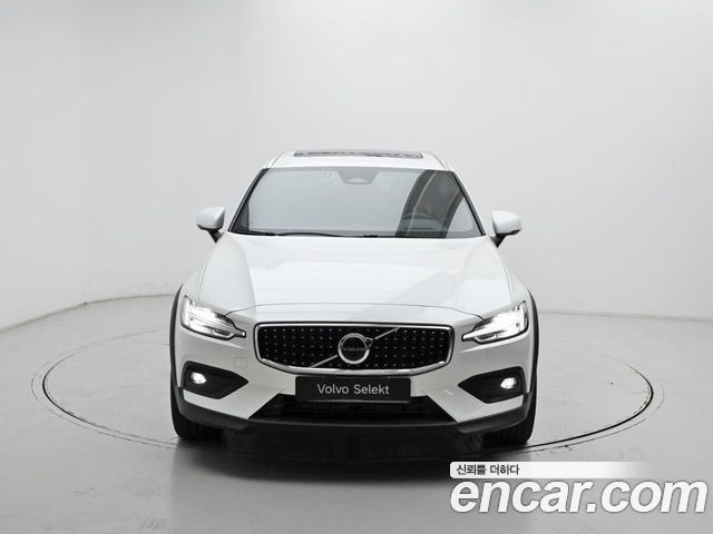 Volvo V60 B5 Ultra AWD — пробег 1 234 км — фото 3 из 5