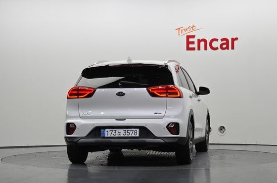 Kia Niro 1.6 HEV Noblesse Special — пробег 121 733 км — фото 4 из 5
